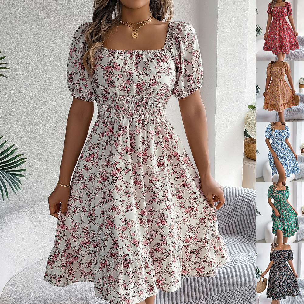 "Fascino Estivo: Vestito Floreale con Colletto Quadrato e Volant" Romantico e alla Moda