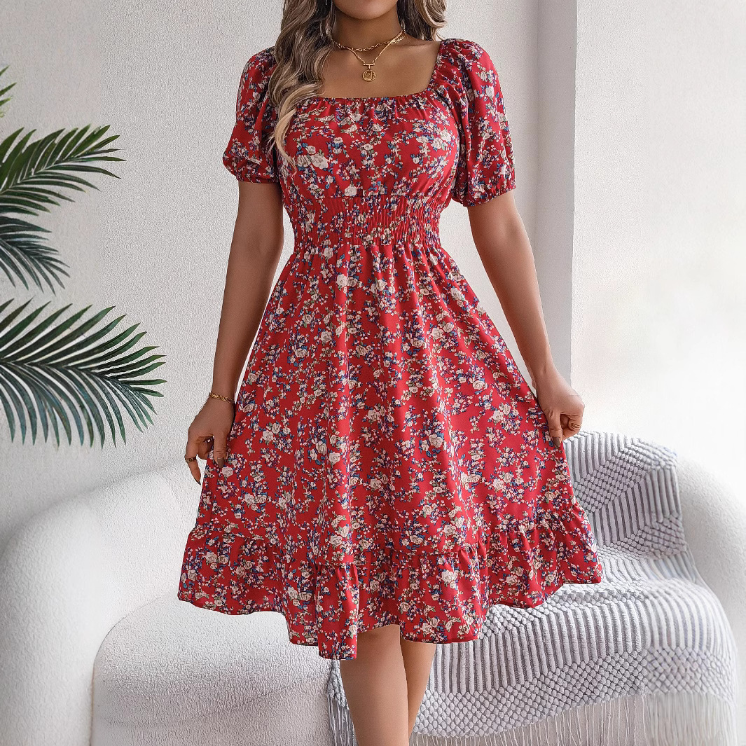 "Fascino Estivo: Vestito Floreale con Colletto Quadrato e Volant" Romantico e alla Moda
