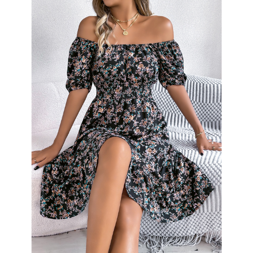 "Fascino Estivo: Vestito Floreale con Colletto Quadrato e Volant" Romantico e alla Moda